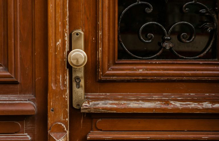 Serrurerie et réglage de portes à Pau Serrurerie et réglage de portes à Pau